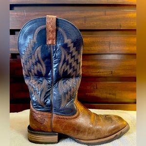 Ariat size 10.5 EE square toe cowboy boots.
